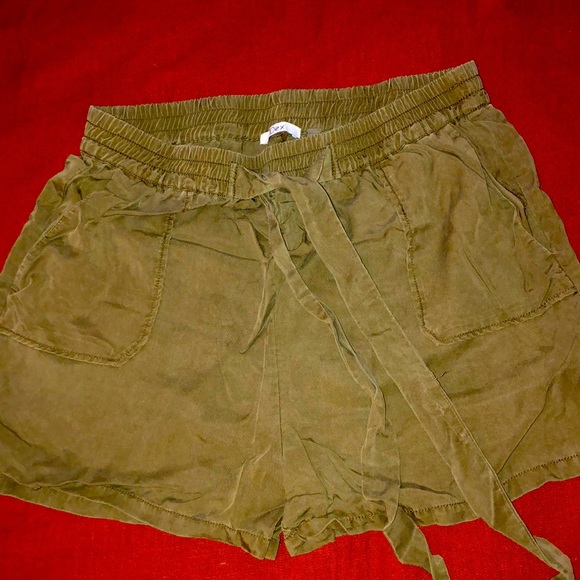 Highwaisted Pull-on shorts size L - Picture 1 of 3